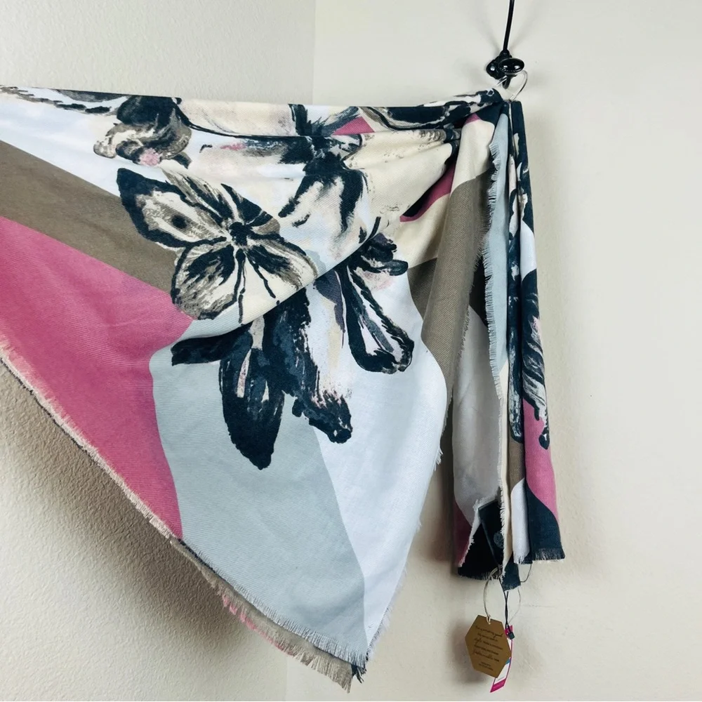VINCE CAMUTO Floral Fringe Large Scarf Wrap NWT $38